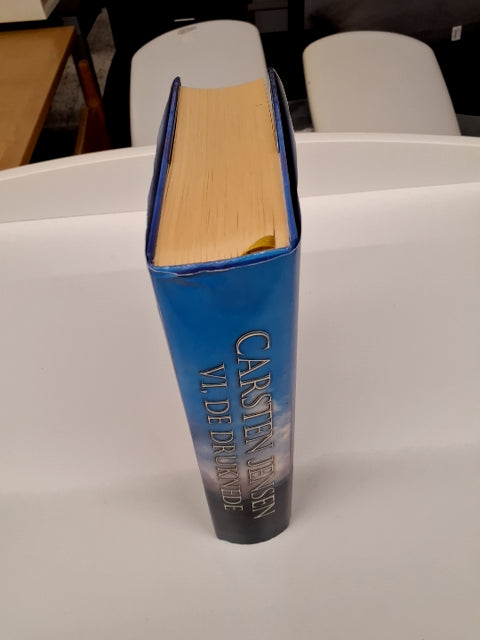 Carsten Jensen VI, DE DRUKNEDE